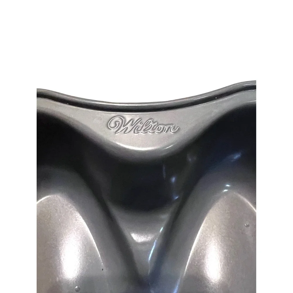 Wilton‎ Bunny Cake Pan Rabbit Bow Tie Easter Bakeware